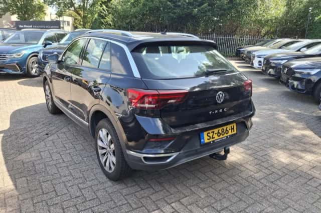 Volkswagen T-Roc (2018) thumbnail 6