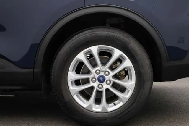 Ford Kuga (2023) thumbnail 13