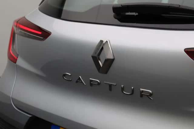 Renault Captur (2022) thumbnail 33