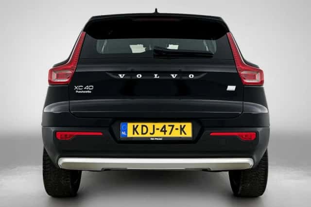 Volvo XC40 (2022) thumbnail 3
