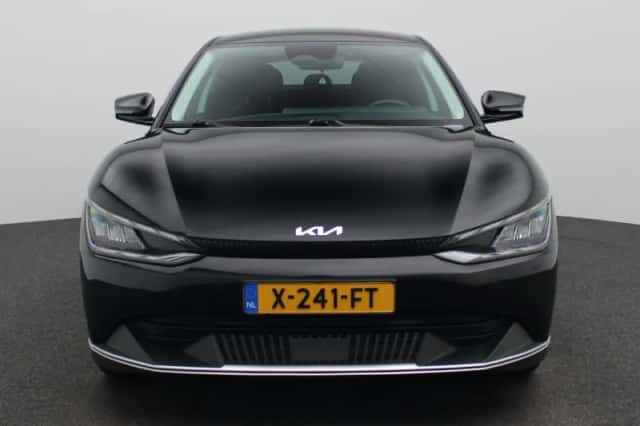 Kia EV6 (2023) thumbnail 3