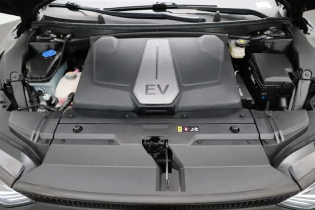 Kia EV6 (2023) thumbnail 32