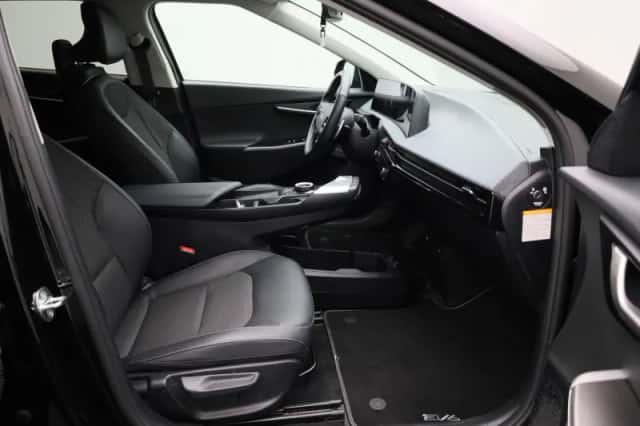 Kia EV6 (2023) thumbnail 36