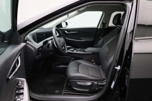 Kia EV6 (2023) thumbnail 9