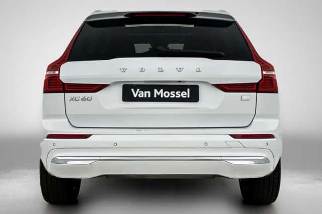 Volvo XC60 (2023) thumbnail 3