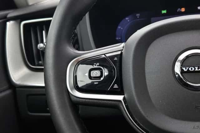 Volvo XC60 (2023) thumbnail 6