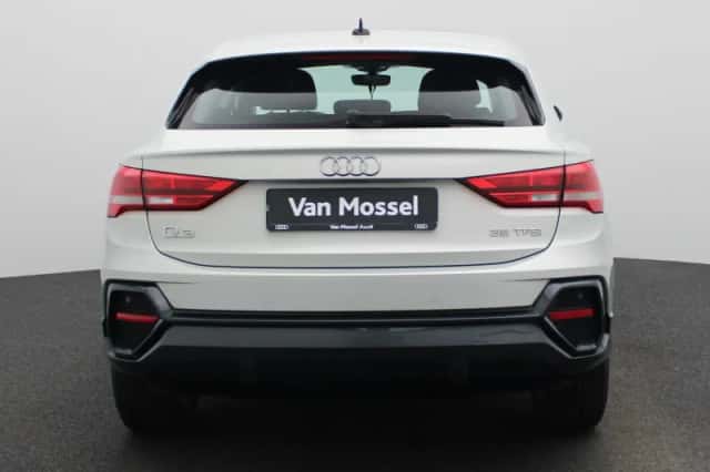 Audi Q3 (2021) thumbnail 5