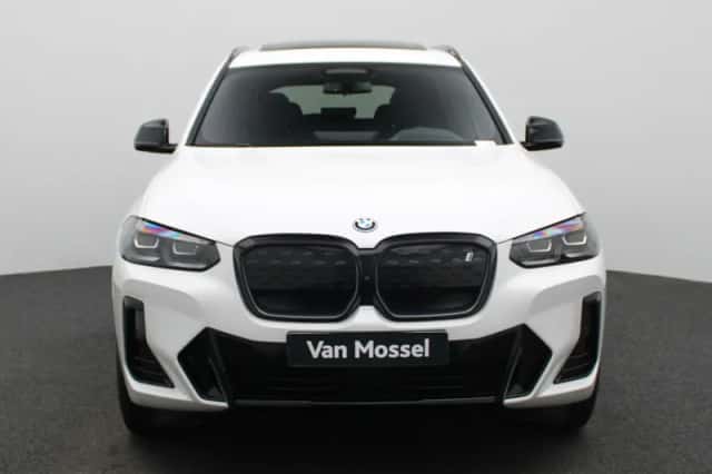 BMW iX3 (2024) thumbnail 3