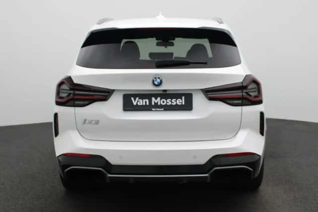 BMW iX3 (2024) thumbnail 5