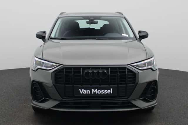 Audi Q3 (2022) thumbnail 3