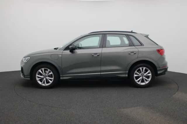 Audi Q3 (2022) thumbnail 4