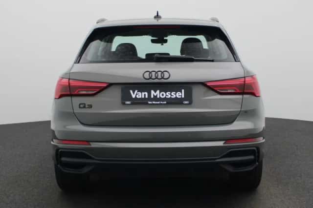 Audi Q3 (2022) thumbnail 5