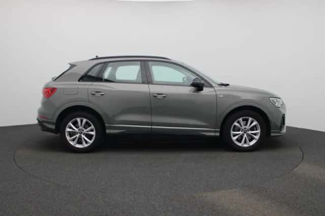 Audi Q3 (2022) thumbnail 6