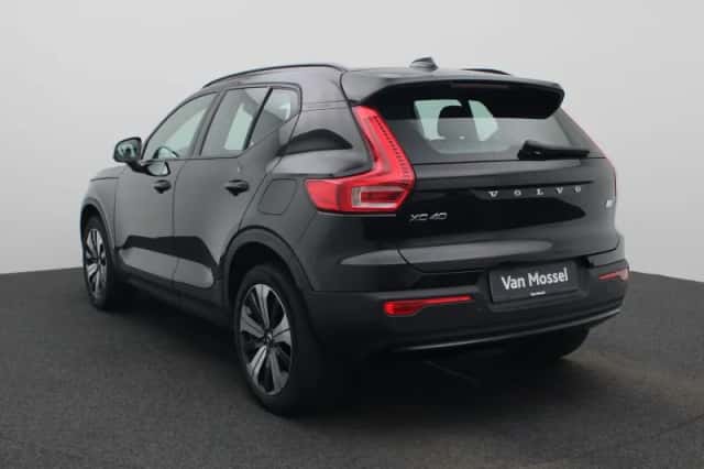 Volvo XC40 (2023) thumbnail 2