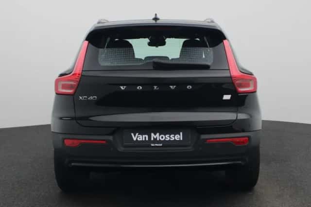 Volvo XC40 (2023) thumbnail 5