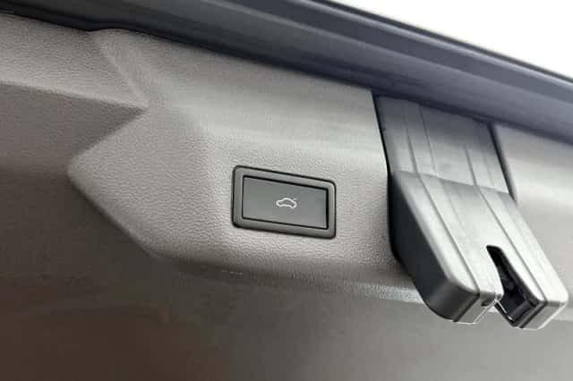 Volkswagen Multivan (2023) thumbnail 26