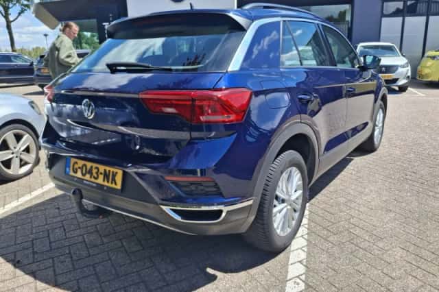 Volkswagen T-Roc (2019) thumbnail 2