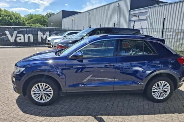Volkswagen T-Roc (2019) thumbnail 3