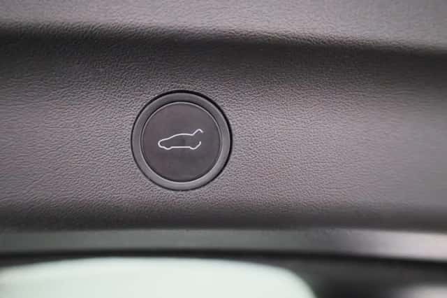 Tesla Model Y (2022) thumbnail 13
