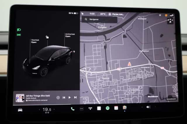 Tesla Model Y (2022) thumbnail 16