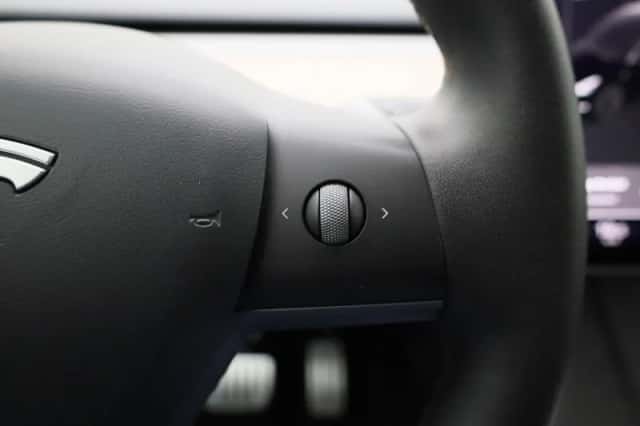 Tesla Model Y (2022) thumbnail 17