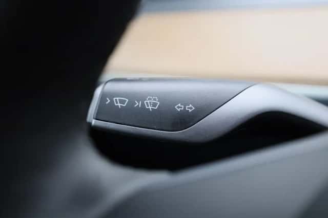 Tesla Model Y (2022) thumbnail 24