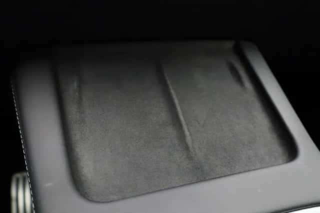 Tesla Model Y (2022) thumbnail 25