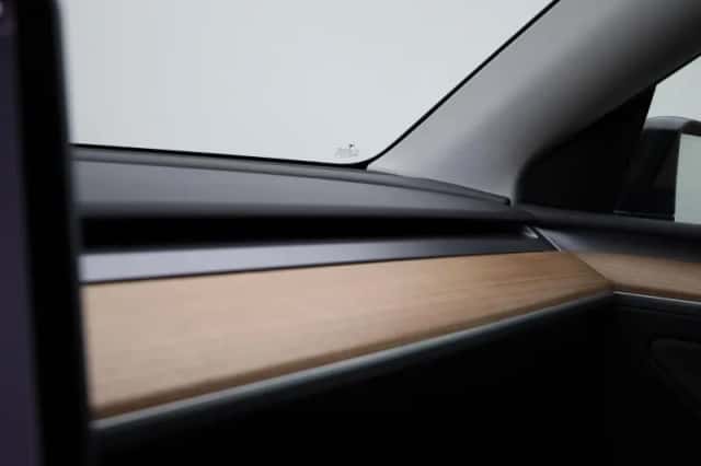 Tesla Model Y (2022) thumbnail 28