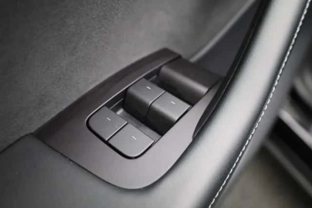 Tesla Model Y (2022) thumbnail 29