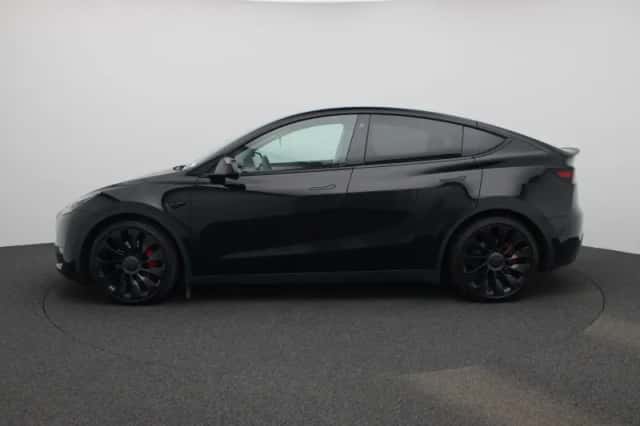 Tesla Model Y (2022) thumbnail 4