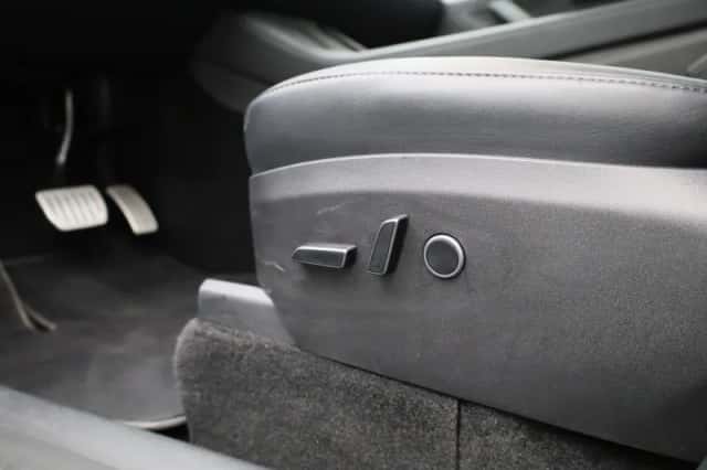 Tesla Model Y (2022) thumbnail 31