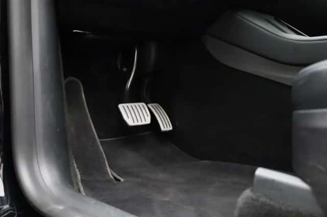 Tesla Model Y (2022) thumbnail 33
