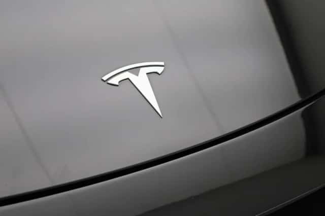 Tesla Model Y (2022) thumbnail 35