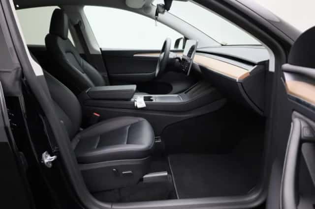 Tesla Model Y (2022) thumbnail 37