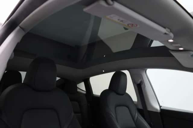 Tesla Model Y (2022) thumbnail 41