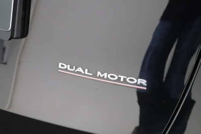 Tesla Model Y (2022) thumbnail 43