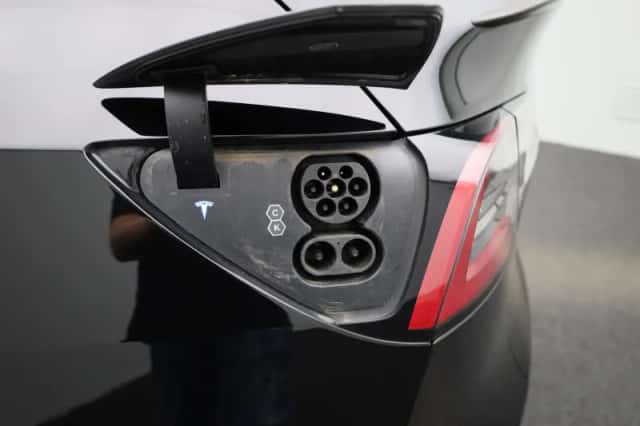 Tesla Model Y (2022) thumbnail 44