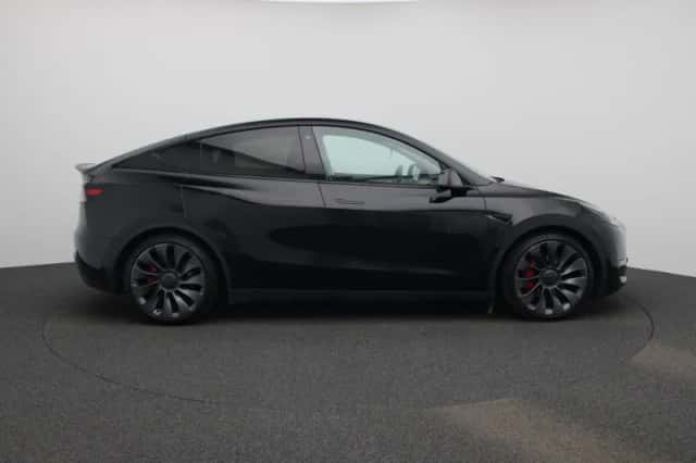 Tesla Model Y (2022) thumbnail 6