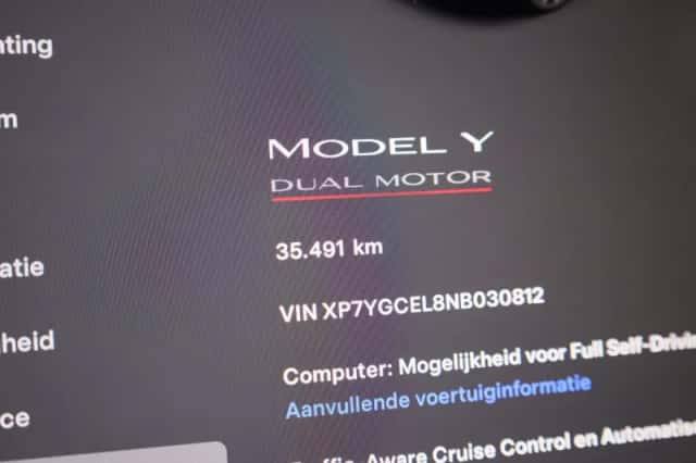 Tesla Model Y (2022) thumbnail 8