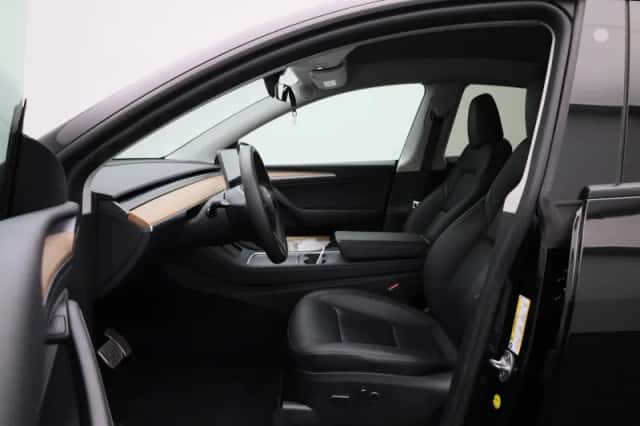 Tesla Model Y (2022) thumbnail 9