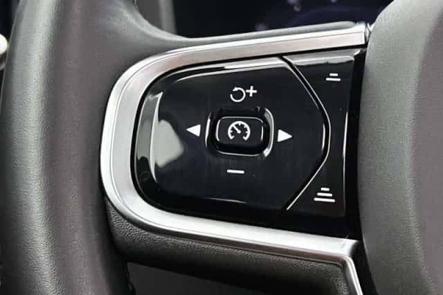 Volvo XC60 (2023) thumbnail 6
