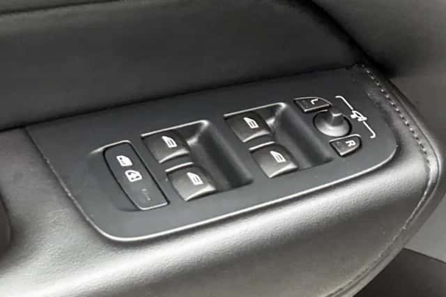 Volvo XC60 (2023) thumbnail 10