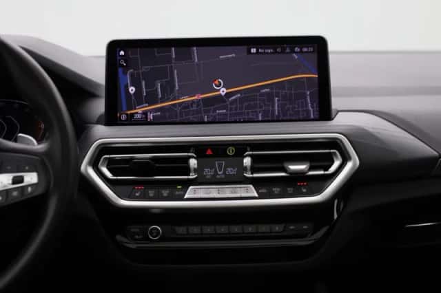 BMW X4 (2021) thumbnail 9
