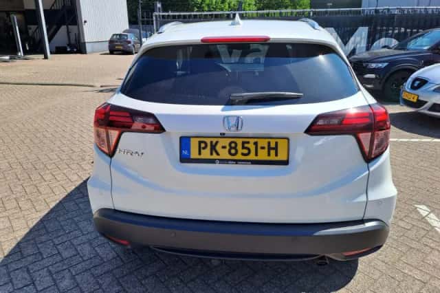 Honda HR-V (2017) thumbnail 3