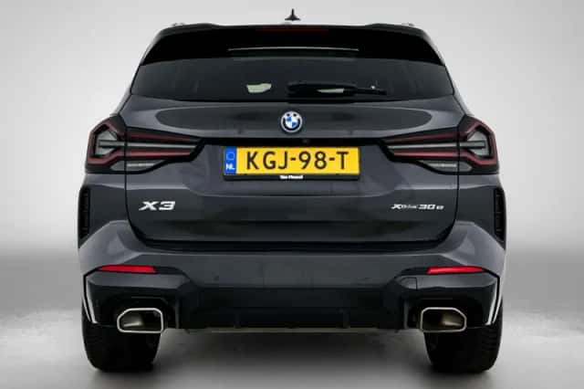 BMW X3 (2023) thumbnail 3
