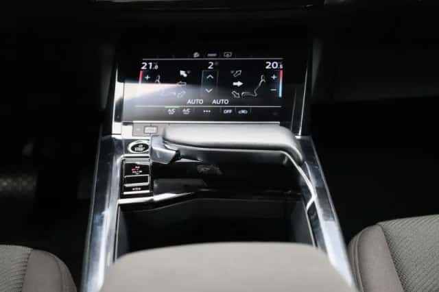Audi e-tron (2021) thumbnail 10