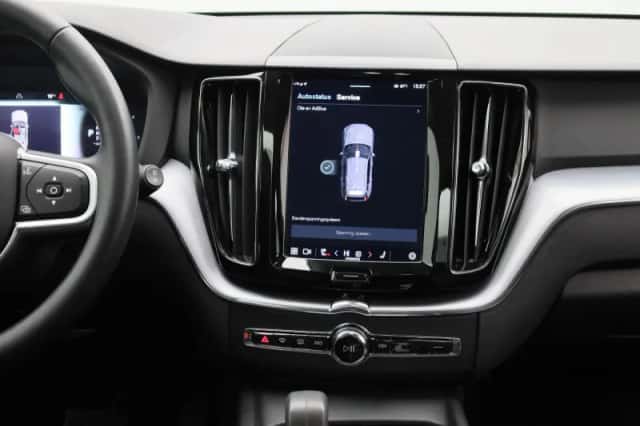 Volvo XC60 (2021) thumbnail 8