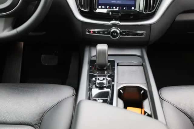 Volvo XC60 (2021) thumbnail 9
