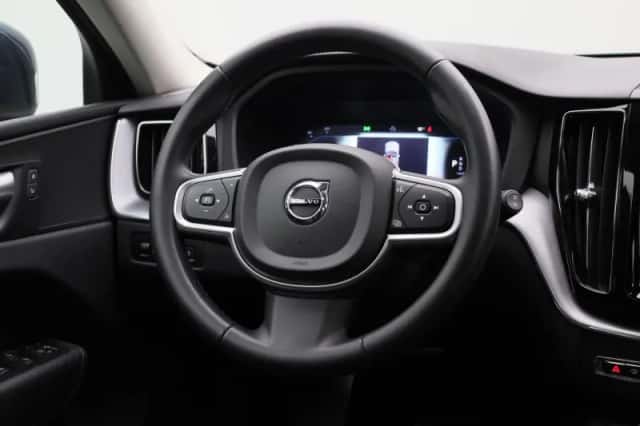 Volvo XC60 (2021) thumbnail 10