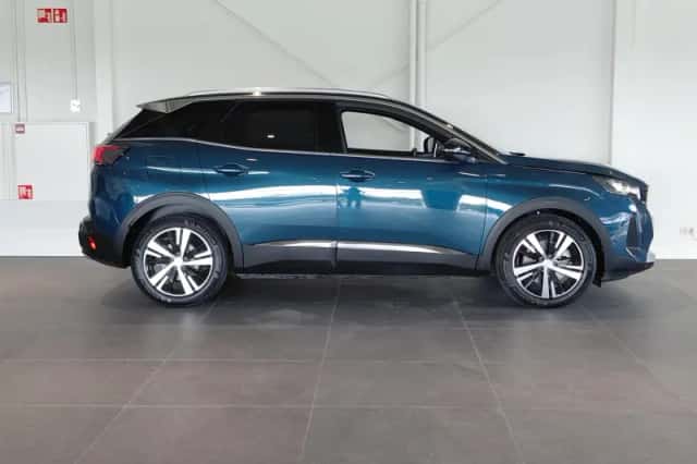 Peugeot 3008 (2022) thumbnail 4